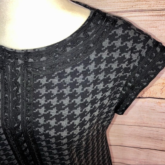 Donna Morgan Houndstooth Maternity Shift Dress - Picture 4 of 6